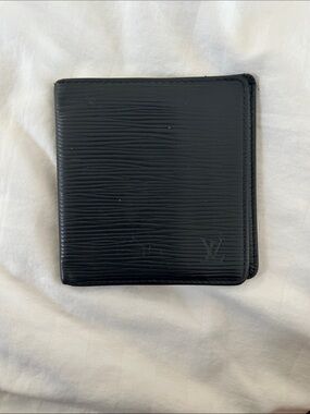 Vintage Louis Vuitton Bifold Epi Leather Wallet